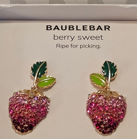 BaubleBar Jewelry - 🍓BaubleBar Ombré Pink Berry / Strawberry Dangle Earrings w/ Green Leaves NWT&B
